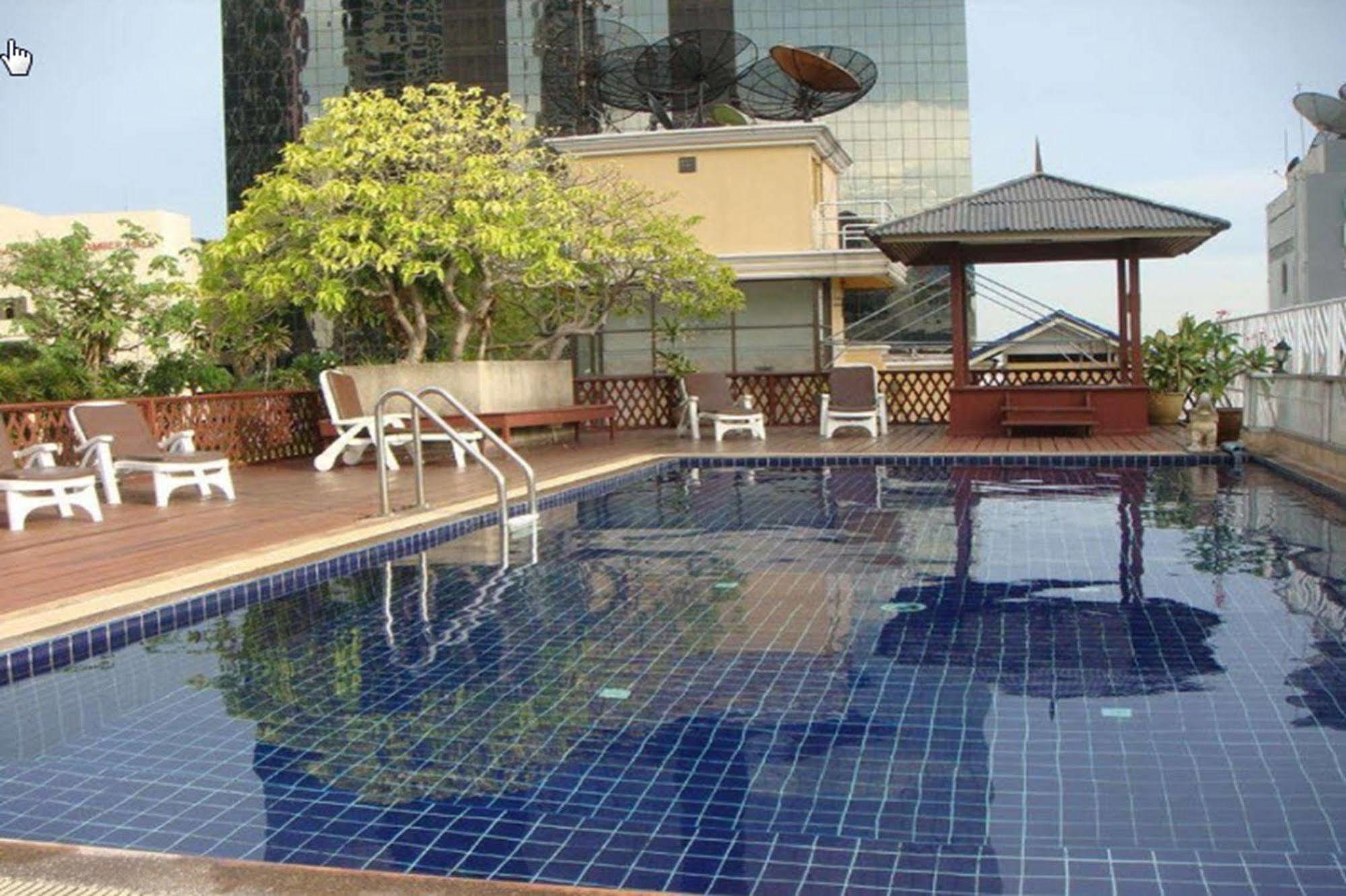 킹 로얄 가든 인 호텔 방콕 외부 사진